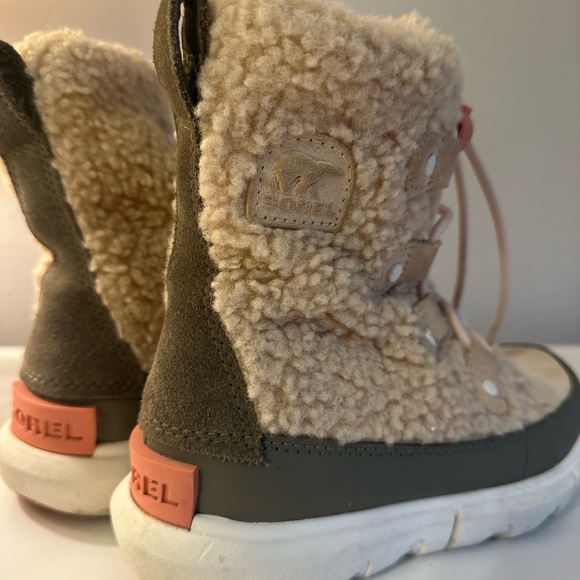 Girls Sorel Explorer Boots - Picture 8 of 8